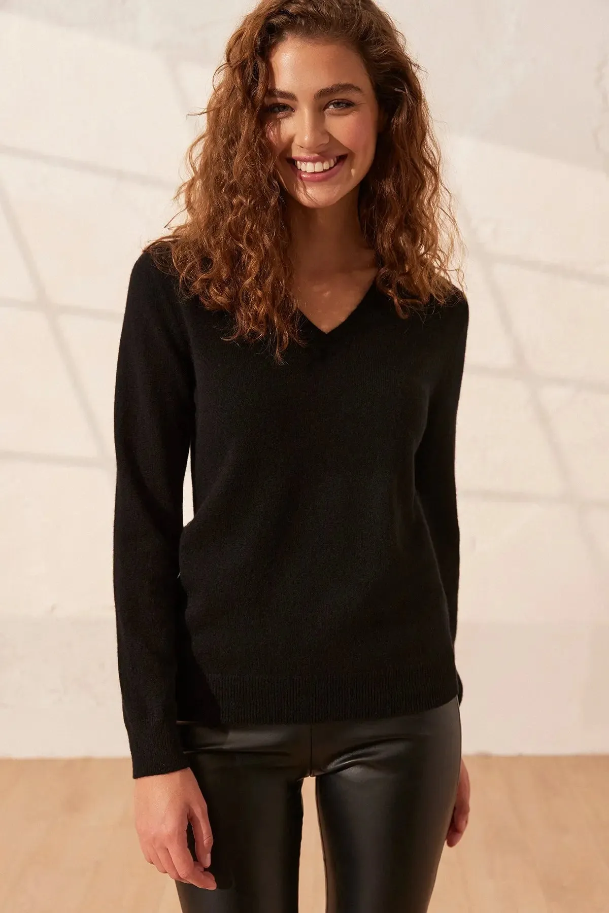 Black Pure Cashmere Veronique V-Neck Long Sleeve Women's Sweater